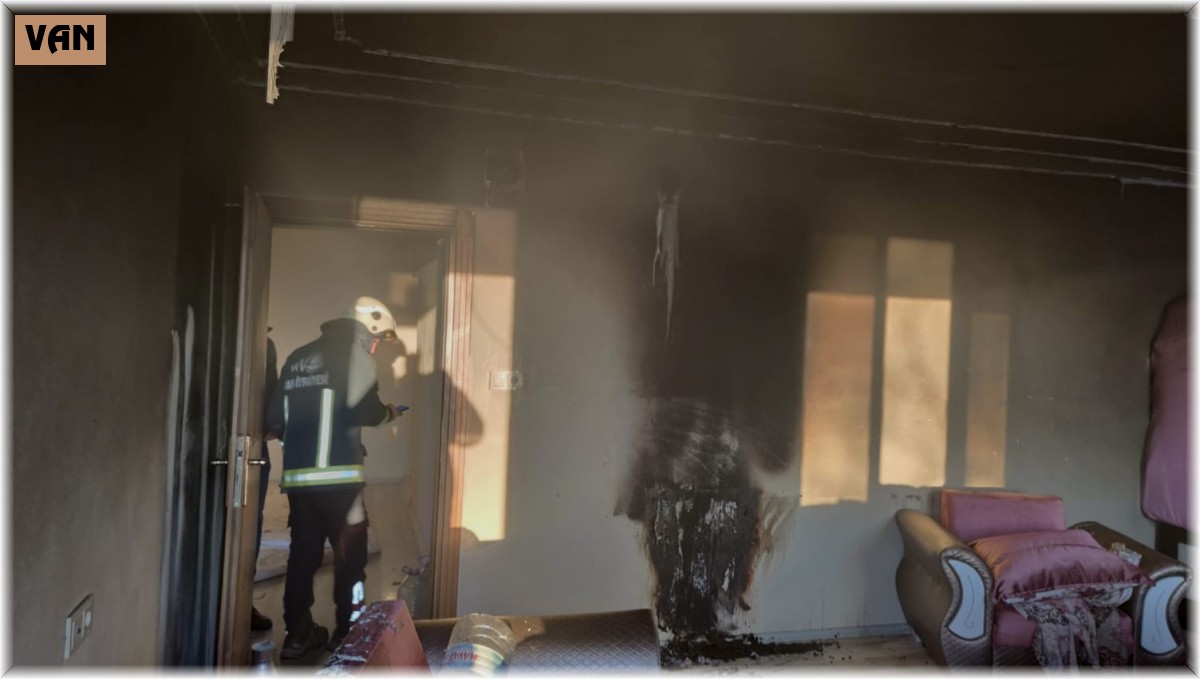 Tuşba'da ev yangını