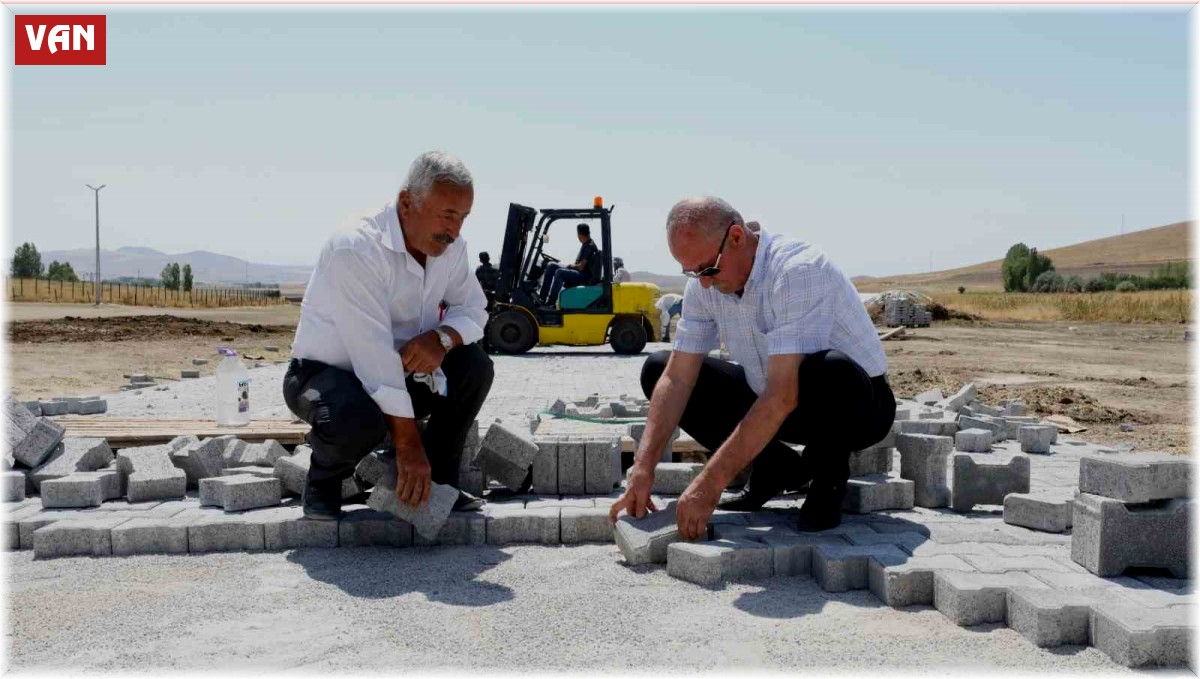 Tuşba'da yol çalışması yapılmayan mahalle kalmadı
