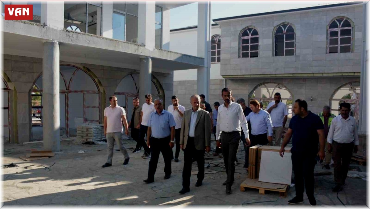 Tuşba'nın ödüllü projesi 'Bedesten Çarşısı' yatırımcısını bekliyor