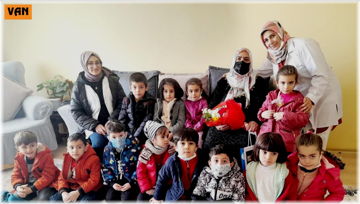 Tuşbalı miniklerden yaşlılara anlamlı ziyaret