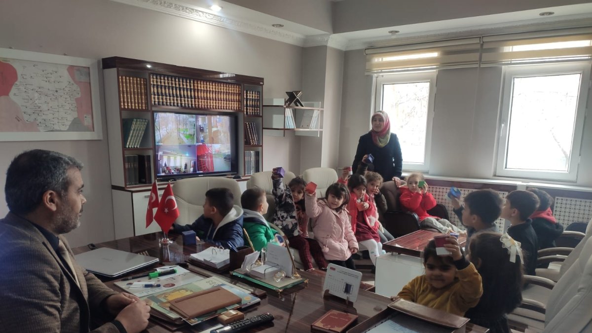 Tutak'ta 4-6 Yaş Grubu Öğrencilerinden Anlamlı Yardım: Kumbaralarını Depremzedelerle Paylaştılar