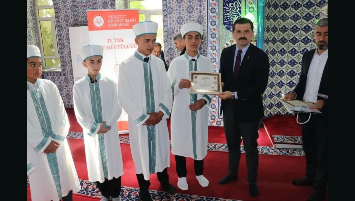 Tutak'ta Hafızlık Eğitimini Tamamlayan Öğrenciler İçin İcazet Merasimi