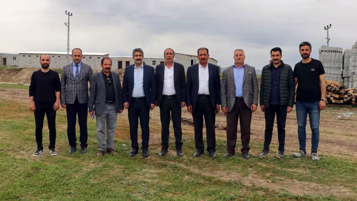 Tutak'ta Kaymakam Enis Aslantatar TOKİ İnşaatını Ziyaret Etti