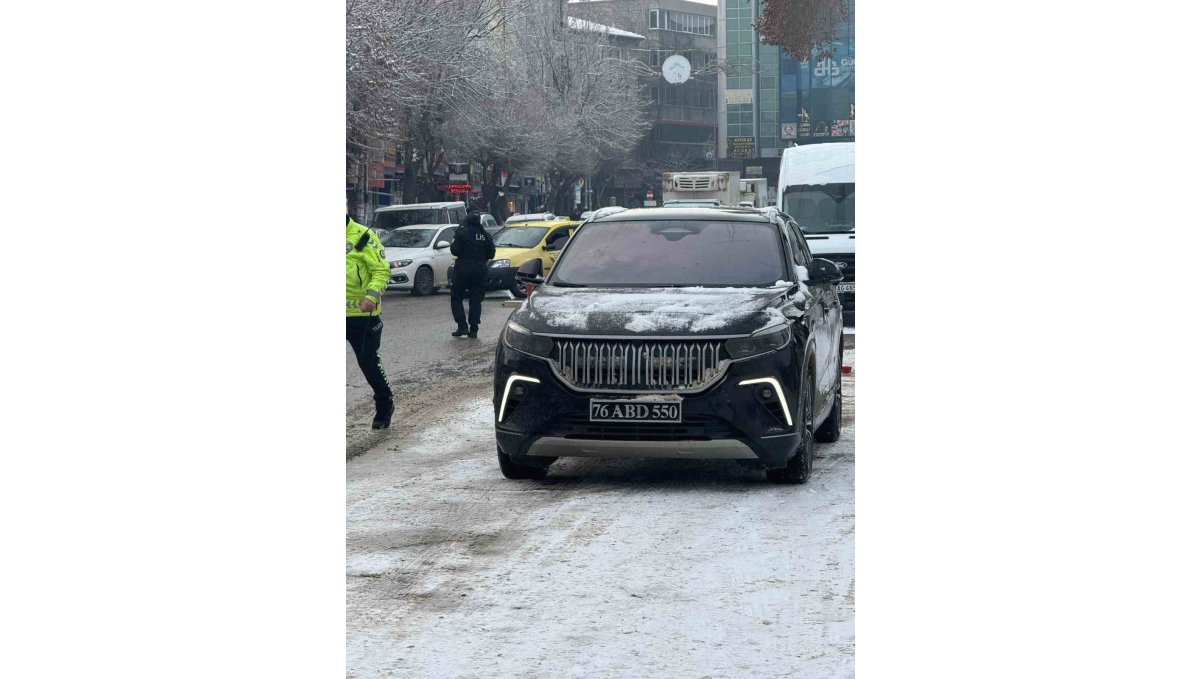 Tuzluca Belediye Başkanı'nın ABD plakalı aracı Iğdır'da tartışmaya neden oldu