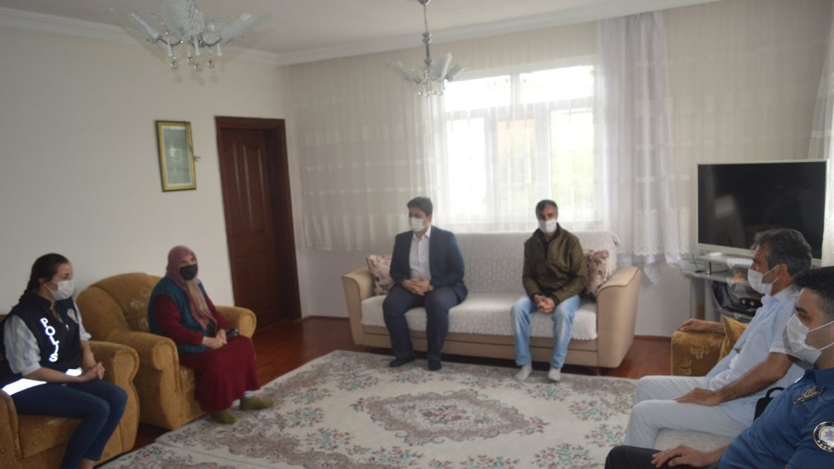 Tuzluca'da Anneler Günü'nde şehit aileleri ziyaret edildi