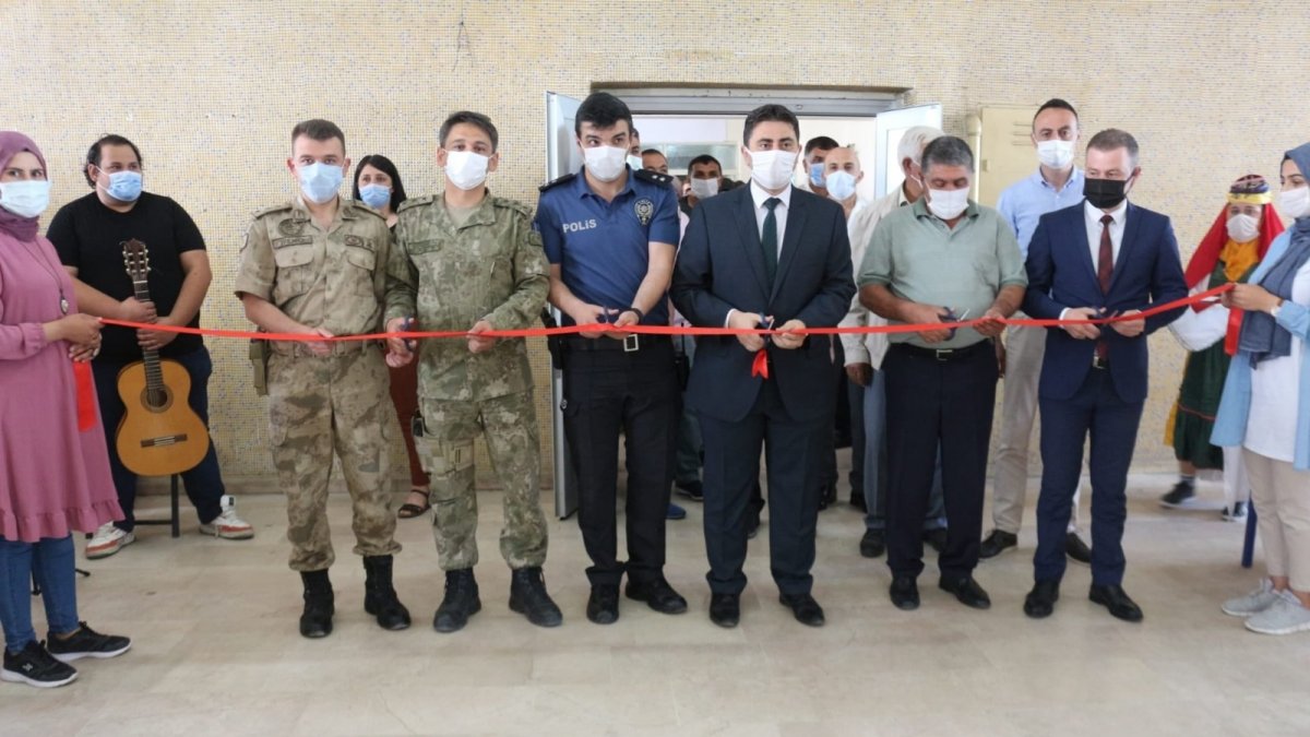 Tuzluca'da Hayat Boyu Öğrenme Haftası kapsamında sergi düzenlendi