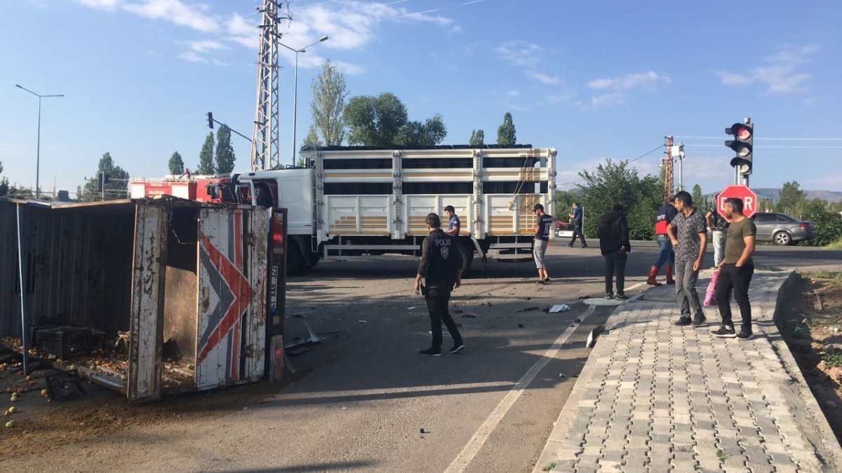 Tuzluca'da trafik kazası: 2 yaralı