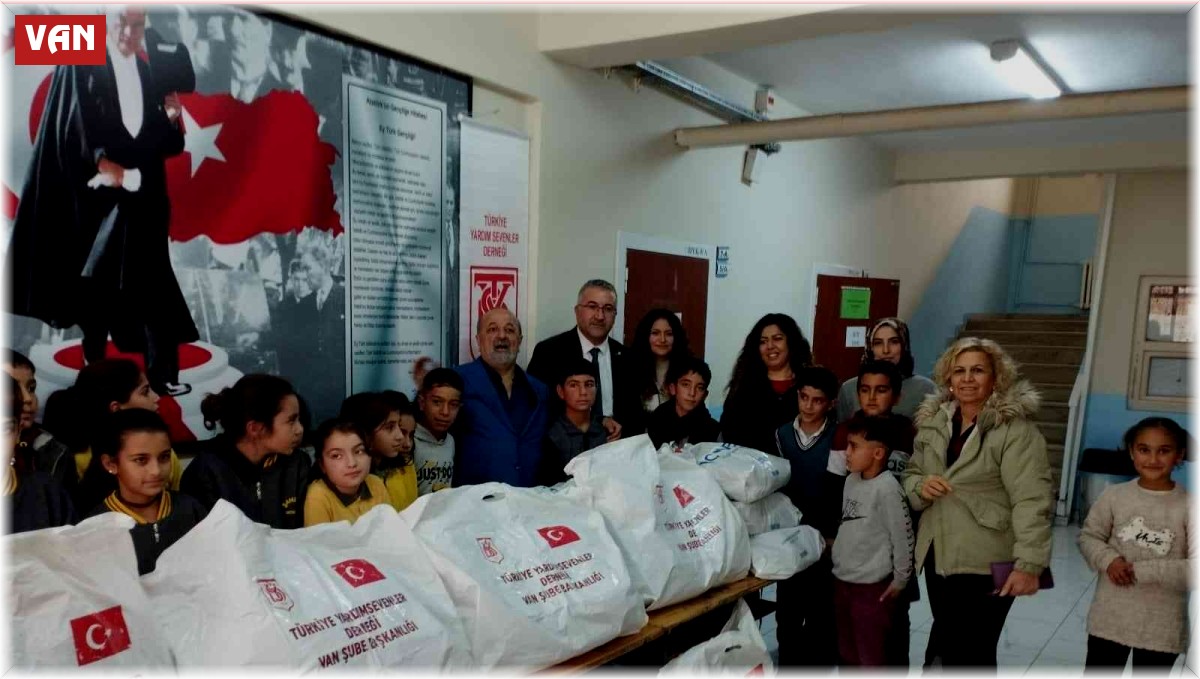 TYSD Van Şubesinden öğrencilere kışlık hediye
