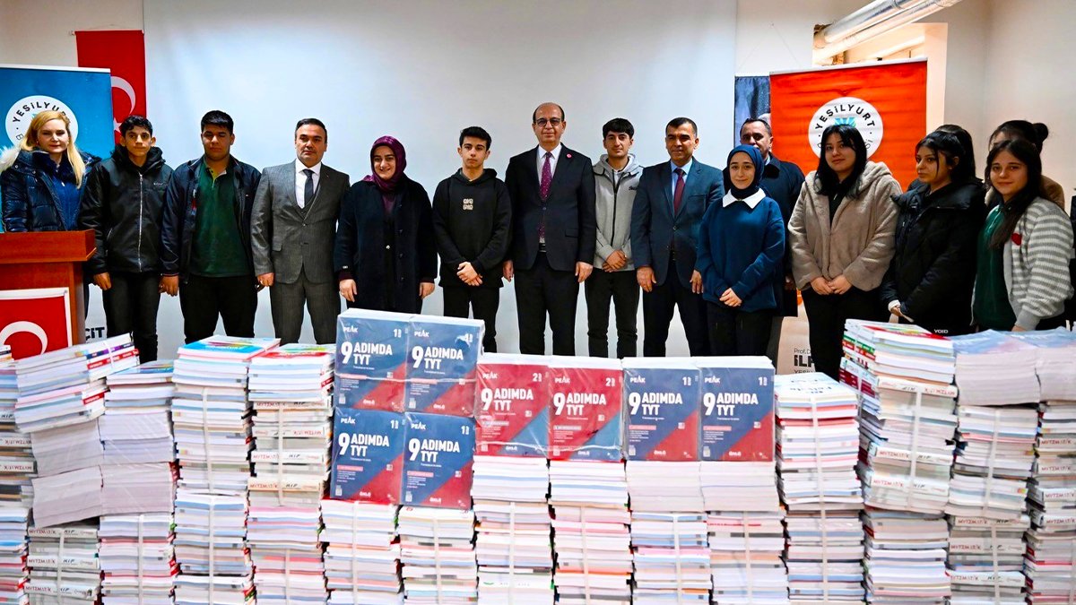 TYT-AYT’ye hazırlanan öğrencilere ücretsiz kaynak desteği: 1135 kitap dağıtıldı
