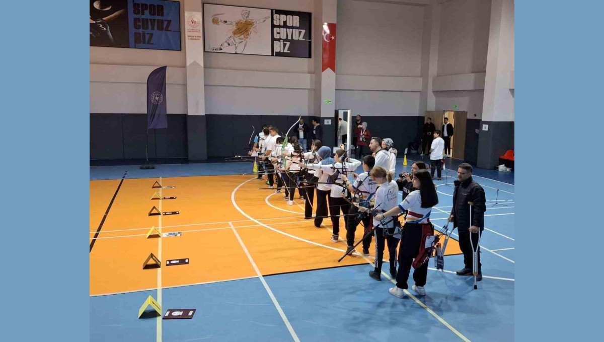 U15 Okçuluk bölge müsabakaları şampiyonu Elazığ