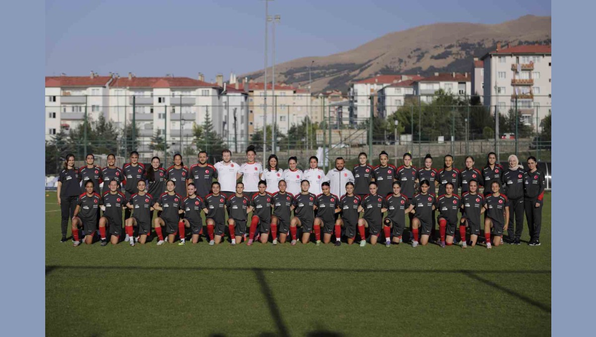 U17 Kız Millî Takımı'nın Erzurum hazırlık kampı sürüyor