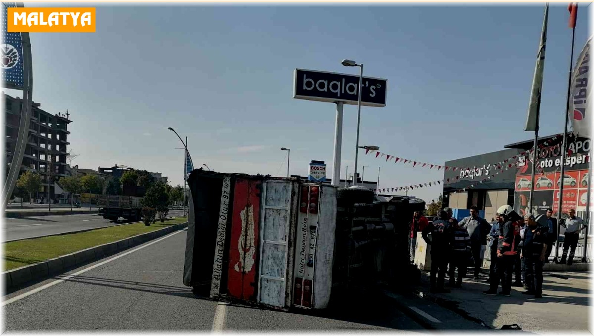 Üç aracın karıştığı kazada 1 kişi yaralandı