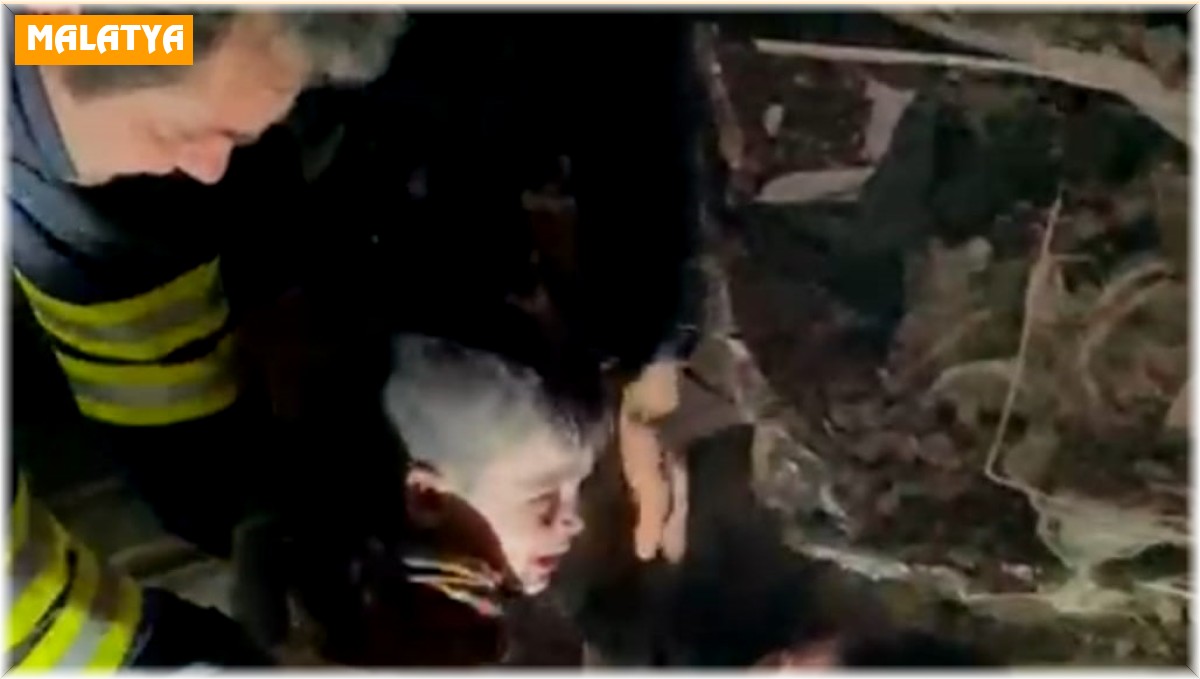 Üç yaşındaki Miran, 22 saat sonra enkazdan sağ kurtuldu