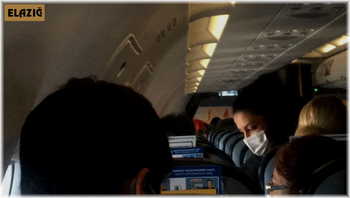 Uçakta rahatsızlanan vatandaşa hemşire yolcu ilk müdahaleyi yaptı