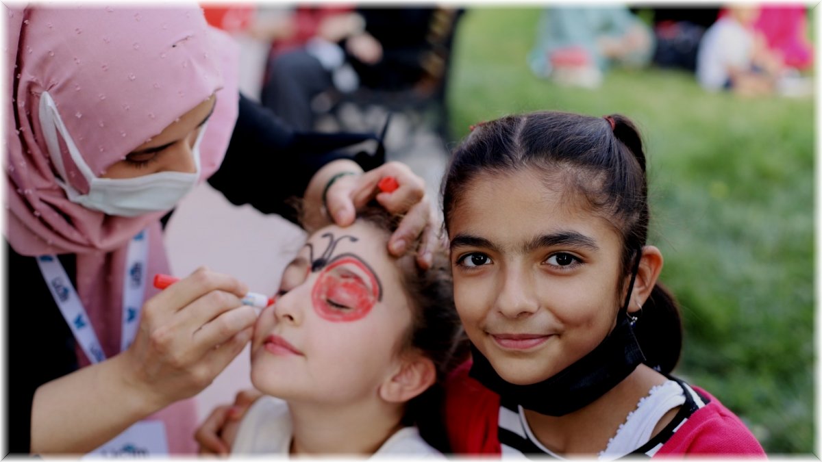 UCİM Ağrı gönüllüleri, okula hazırlanan çocuklar için moral etkinliği düzenledi