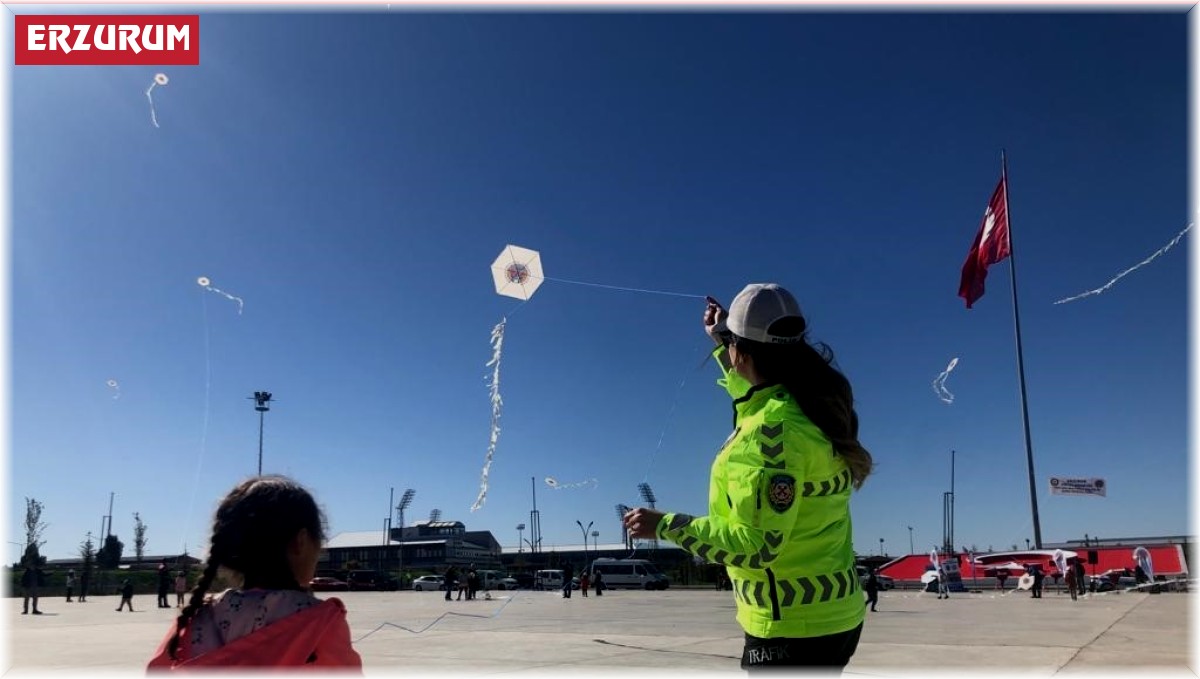 Uçurtmalarını polis eşliğinde uçurdular