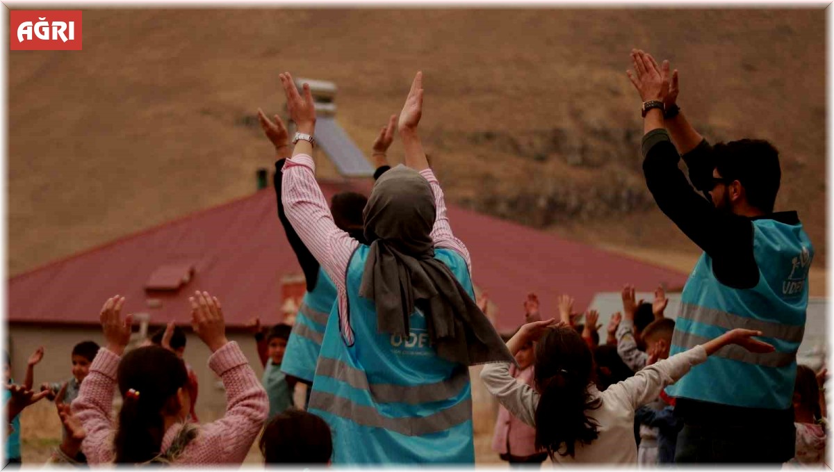 UDER Dünya Çocuk Günü'nde çocuklarla buluştu