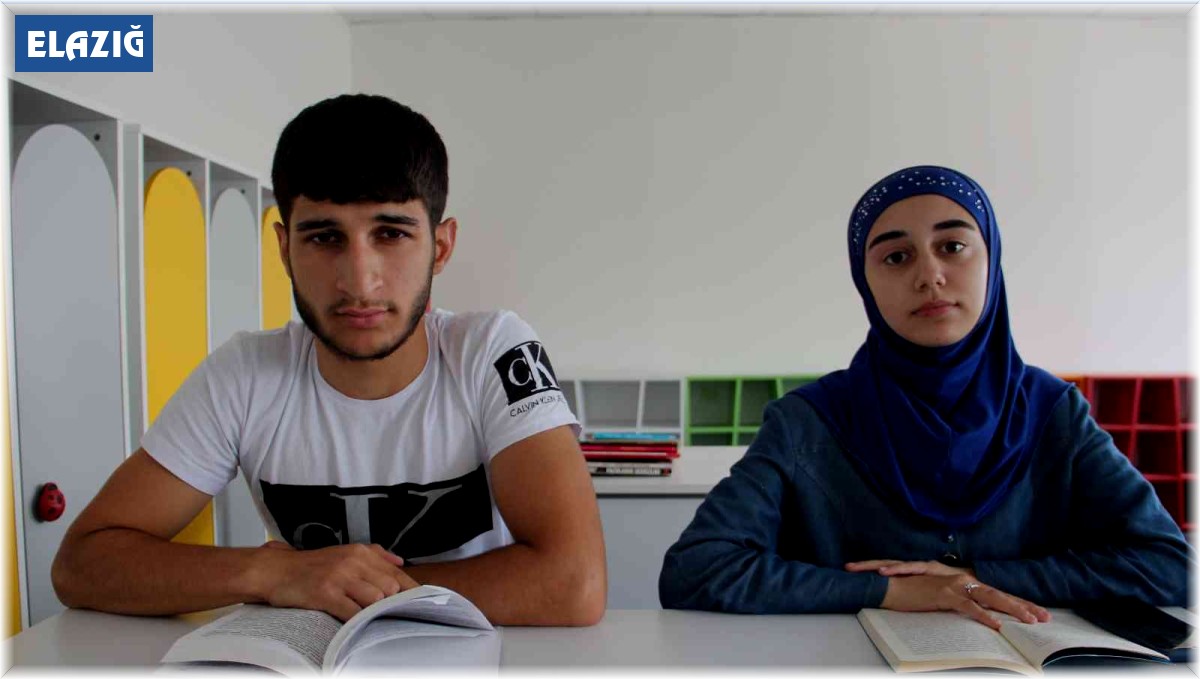 Ukrayna'daki savaştan kurtuldular, öz vatanlarında üniversite kazandılar