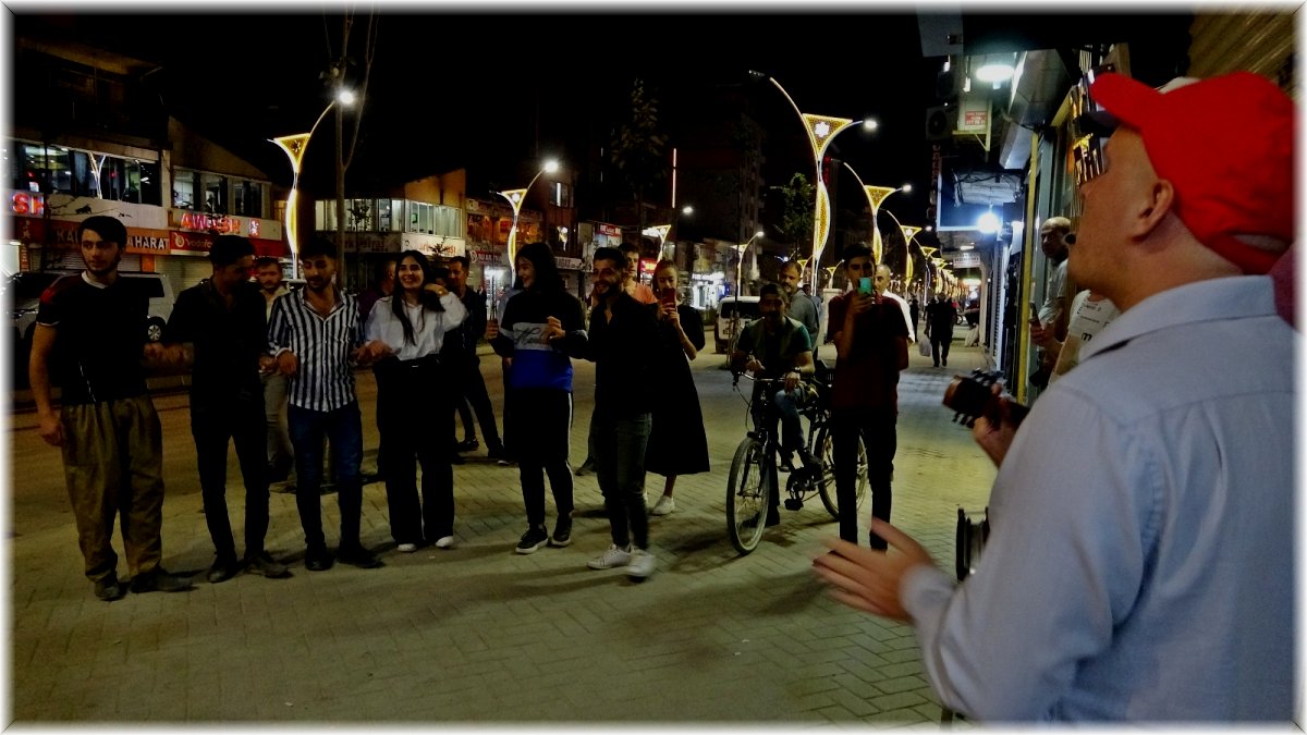 Ukraynalılar söyledi, Yüksekovalılar halay çekti