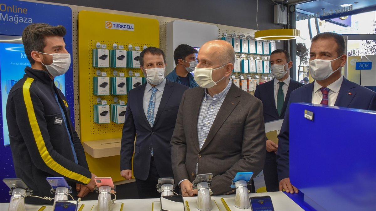 Ulaştırma ve Altyapı Bakanı Adil Karaismailoğlu, Hakkari'de konuştu: