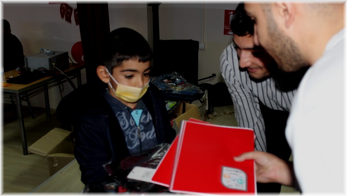 Ülkü Ocaklarından Tunceli'deki kardeş okullara giysi ve kırtasiye yardımı