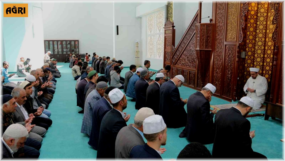 Ulu Camii'nde Kur'an ziyafeti