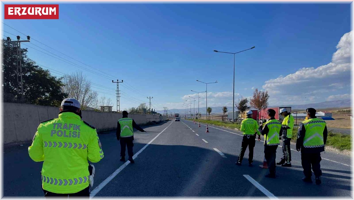 Uluslararası karayolunda trafik denetimleri hız kesmeden devam ediyor