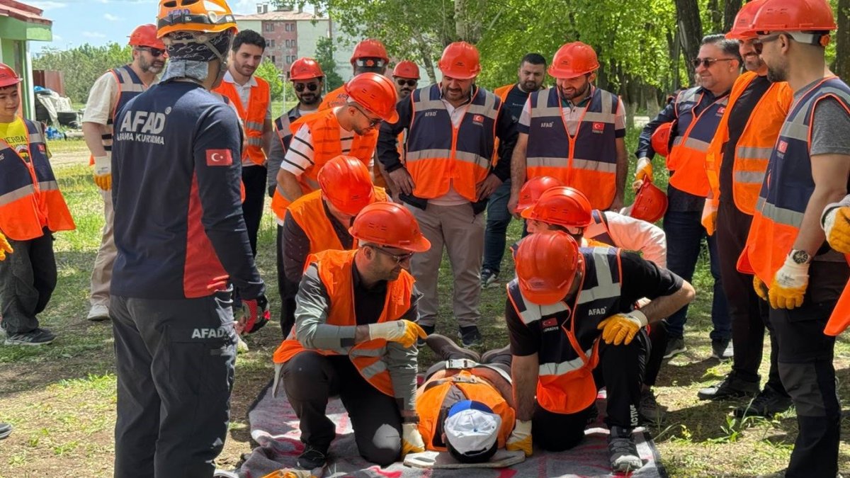 Umut Kervanı Ağrı Derneği Arama Kurtarma Ekibi, AFAD eğitimlerini başarıyla tamamladı