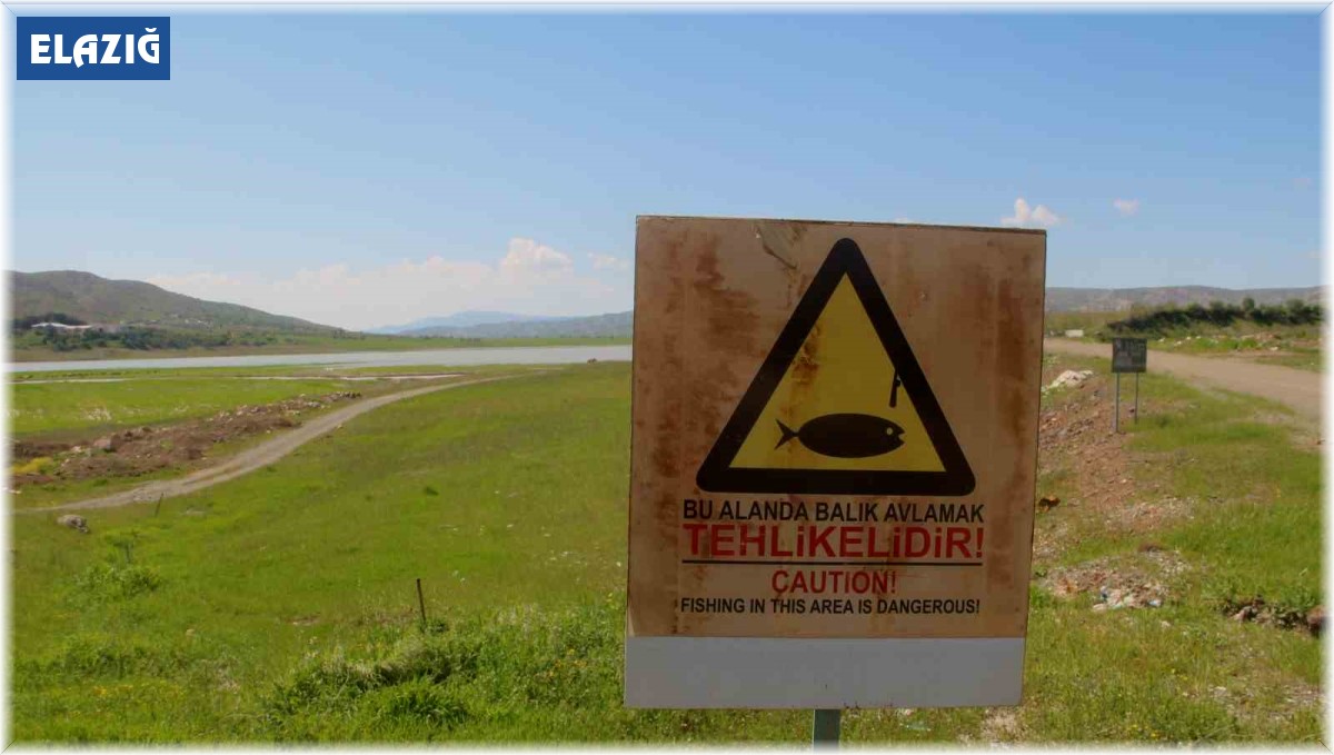 Umutlandıran görüntü, artık o tabeladan su görünüyor