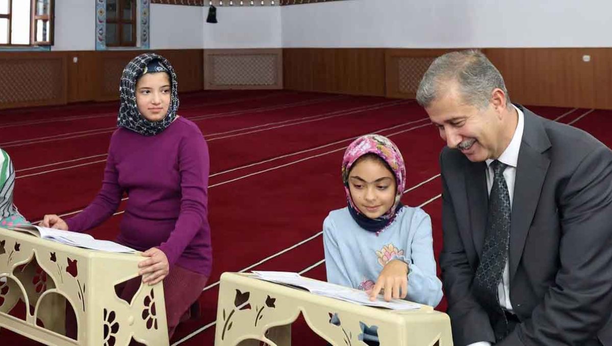 Üniversite camisinde yaz Kur'an kursu: Rektör Gülçin çocuklarla buluştu