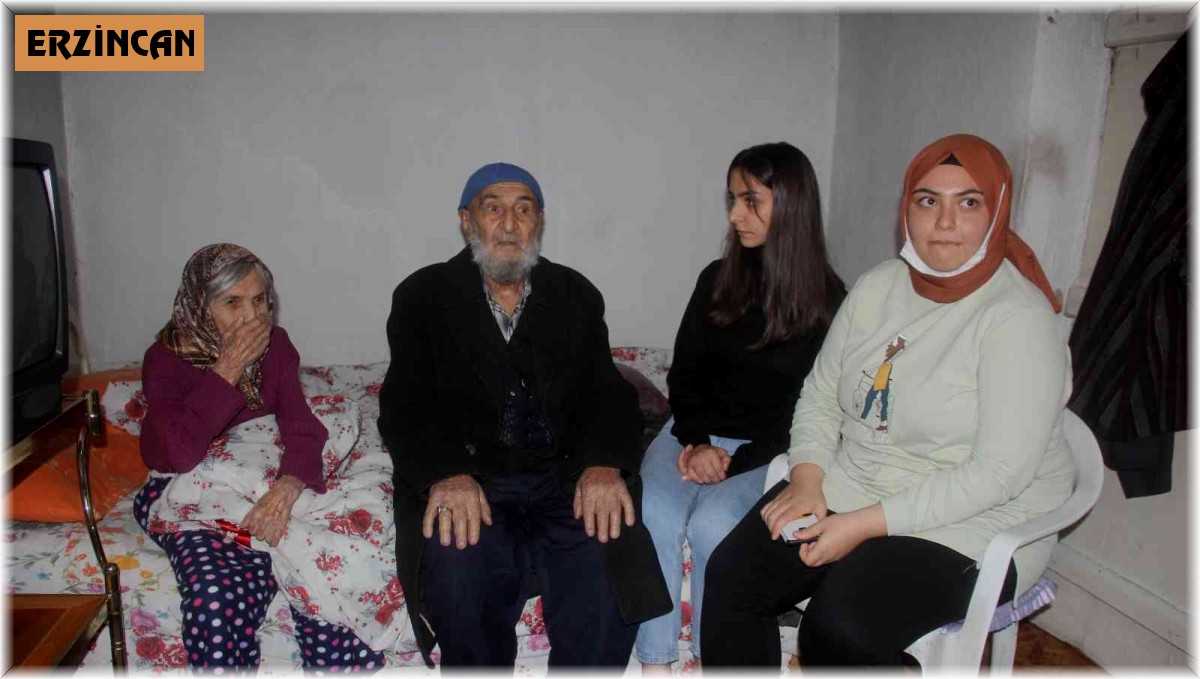 Üniversite öğrencileri bakıma muhtaç yaşlıların eli ayağı oldu