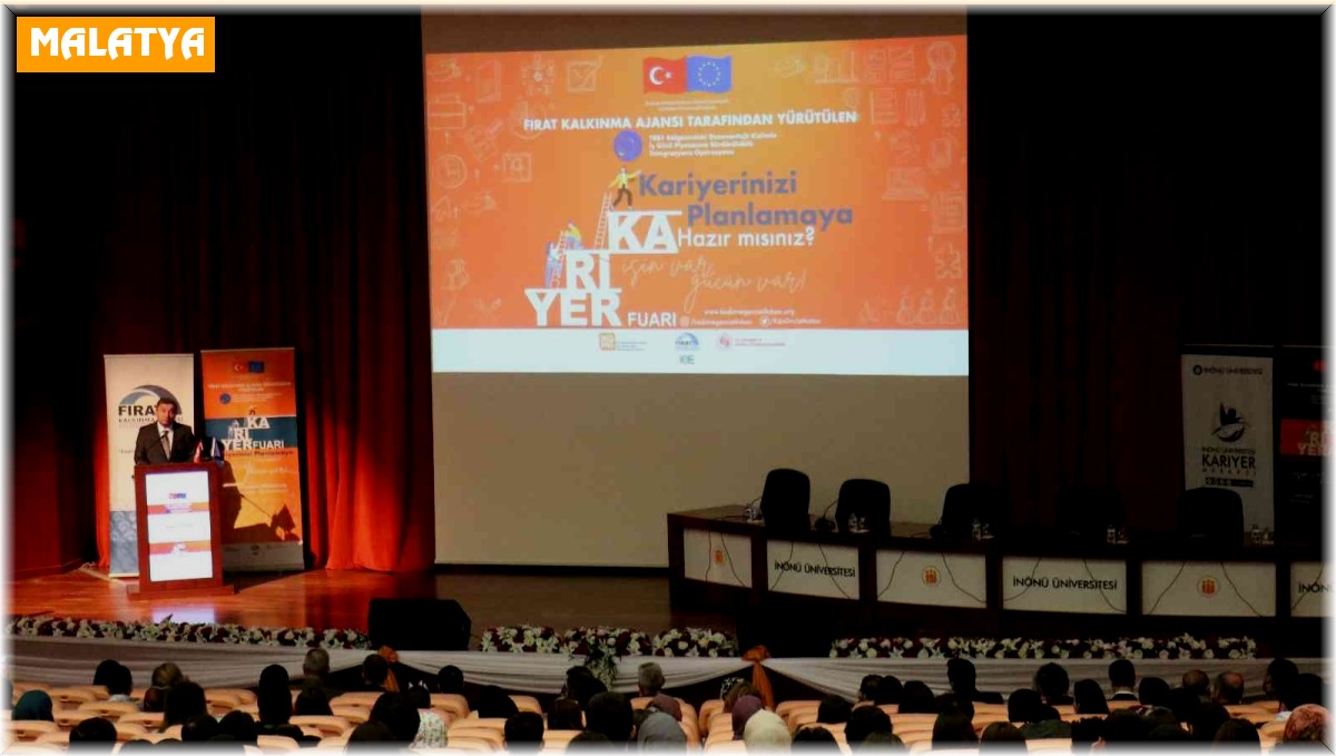 Üniversite öğrencileri kariyer fuarında sektör temsilcileri ile buluştu