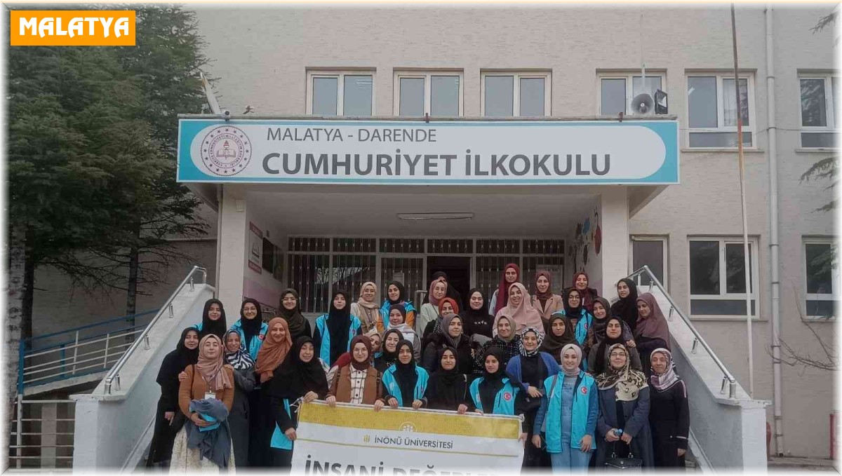 Üniversite öğrencileri, minikler için atkı ve bere ördü