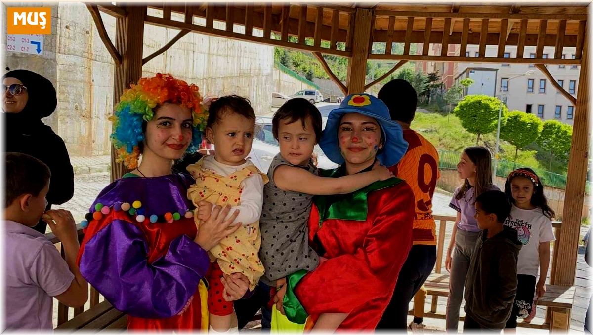 Üniversite öğrencileri özel çocuklarla buluştu