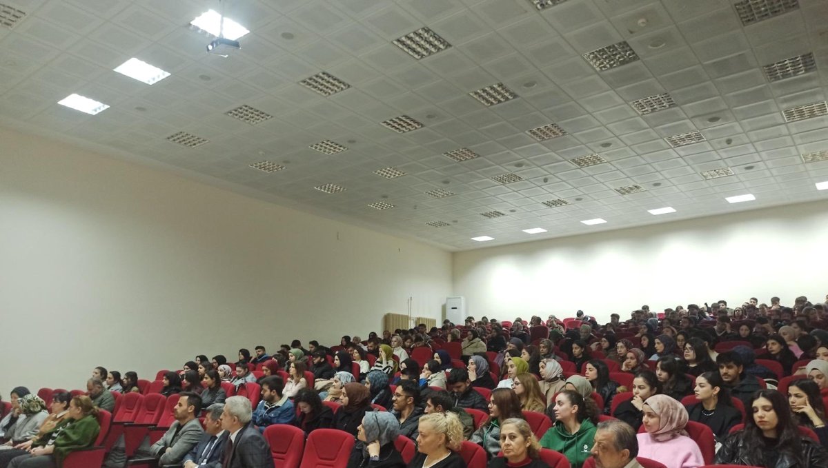 Üniversite öğrencilerine 'kadına yönelik şiddetle mücadele' semineri