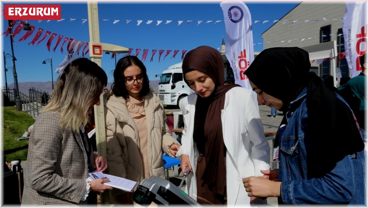 Üniversite öğrencilerine sağlık hayat bilgilendirmesi