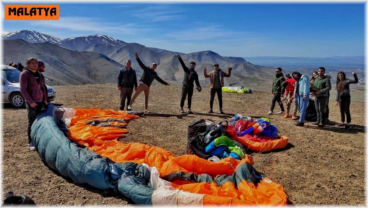 Üniversite öğrencilerinin yamaç paraşütü heyecanı