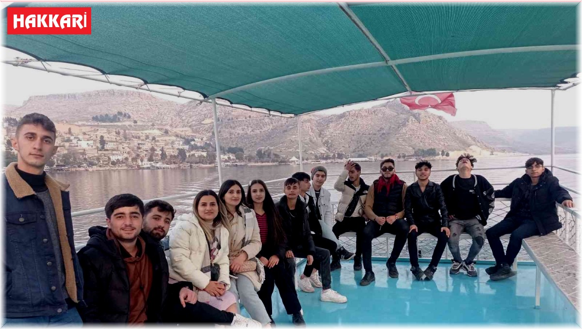 Üniversite sınavına hazırlanan gençler moral turuna çıktı