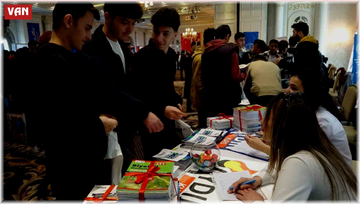 Üniversite tanıtım günlerine öğrencilerden yoğun ilgi