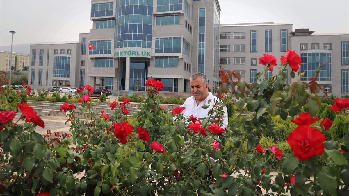 Üniversitede yetiştirilen bitkiler kozmetik, sağlık ve temizlik ürünlerine dönüştürülüyor