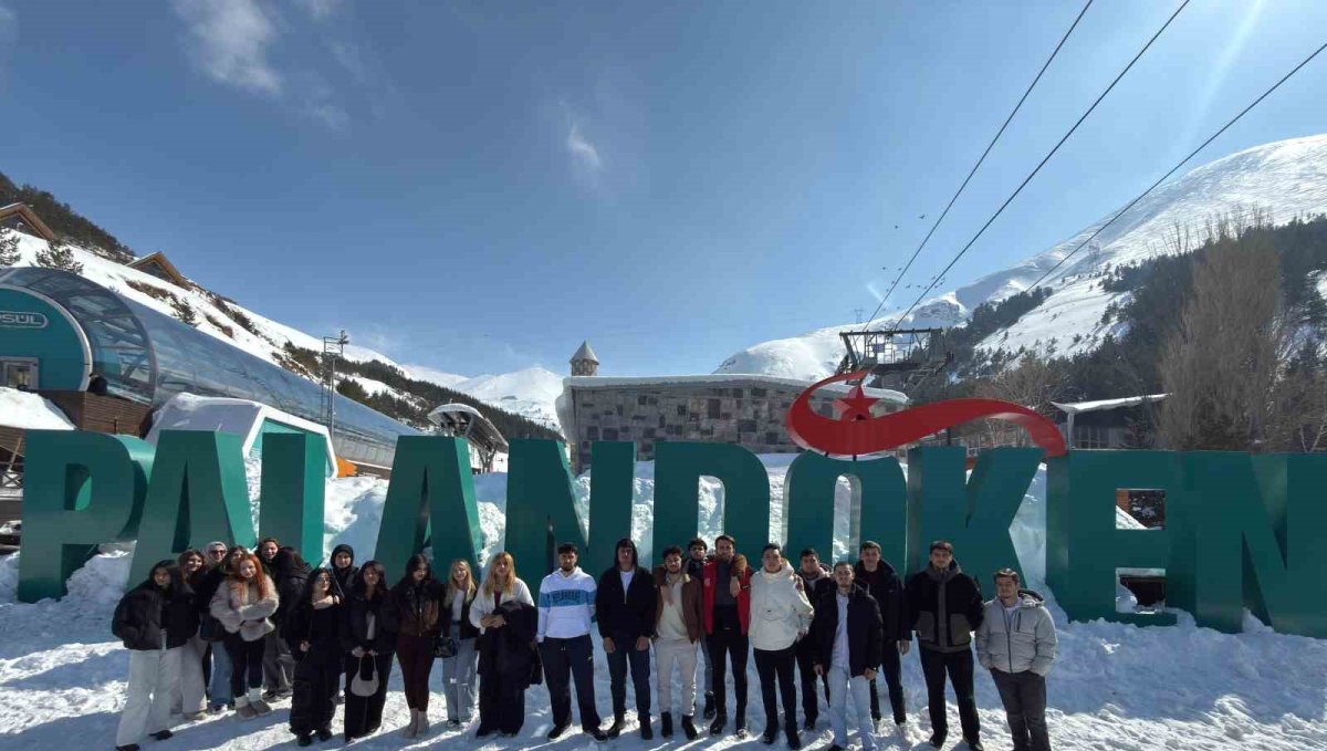 Üniversiteli gençler Erzurum'u gezdi