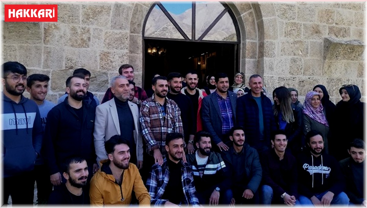 Üniversiteli gençler Şemdinli ilçesini gezi