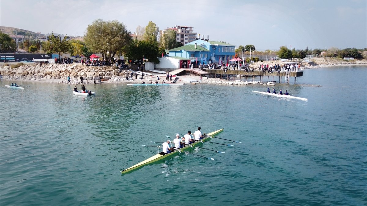 "Üniversiteli Kürekçiler Van Denizinde Buluşuyor" etkinliği devam ediyor