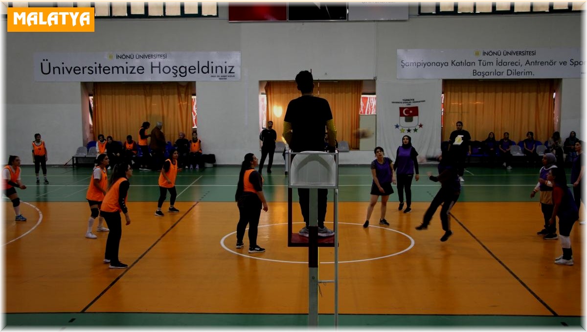 Üniversiteli voleybolcular süper lig için ter döktü