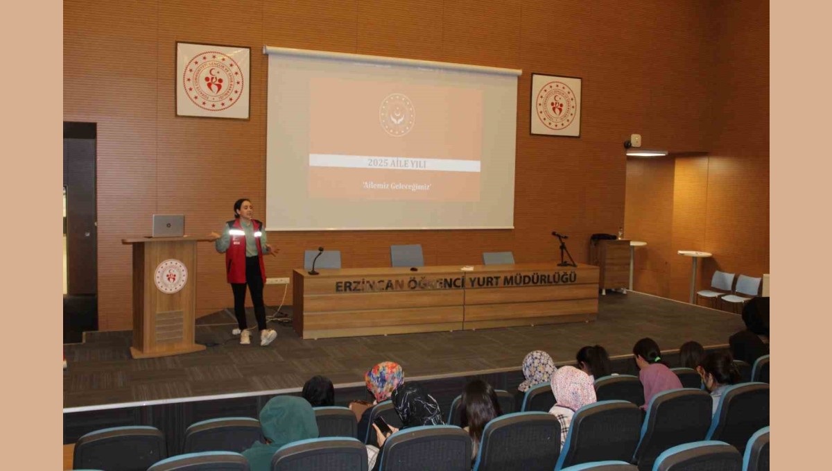 Üniversitelilere "Aile Yılı Semineri" düzenlendi