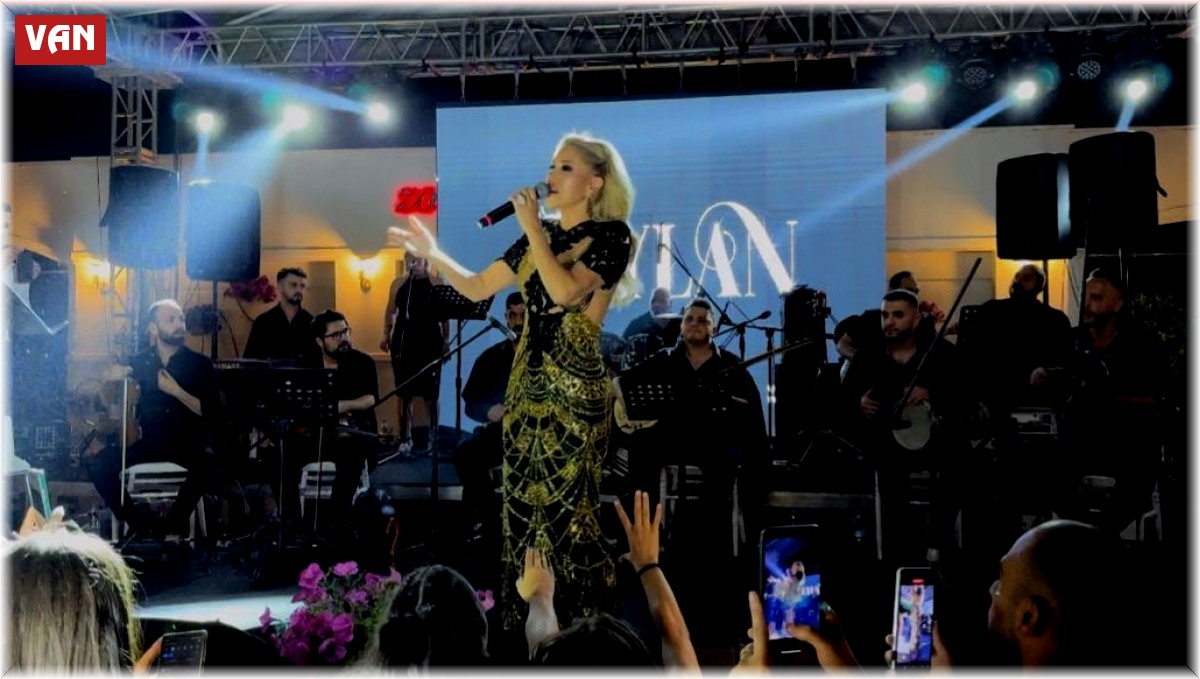 Ünlü sanatçı Ceylan Hilton'da aşiret düğününe katıldı