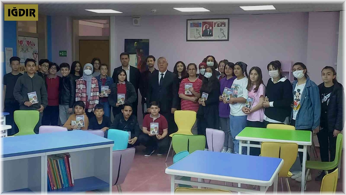 Ünsal, öğrencilere "Yüreğim İrevan'da Kaldı" romanını tanıttı