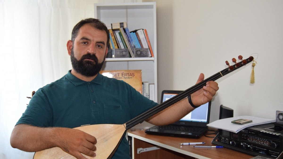 Unutulmaya yüz tutan deyiş ve türküleri kayıt altına alıp Türk halk müziği repertuvarına kazandırıyor