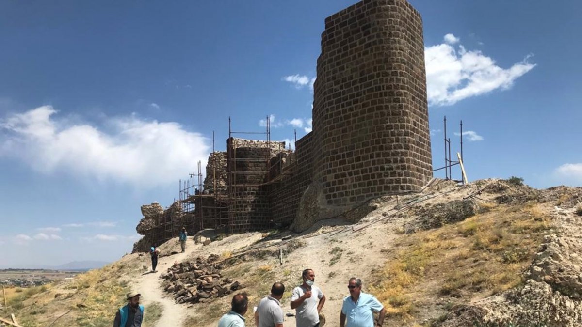 Urartular dönemine ait 3 bin yıllık kalede restorasyon çalışması