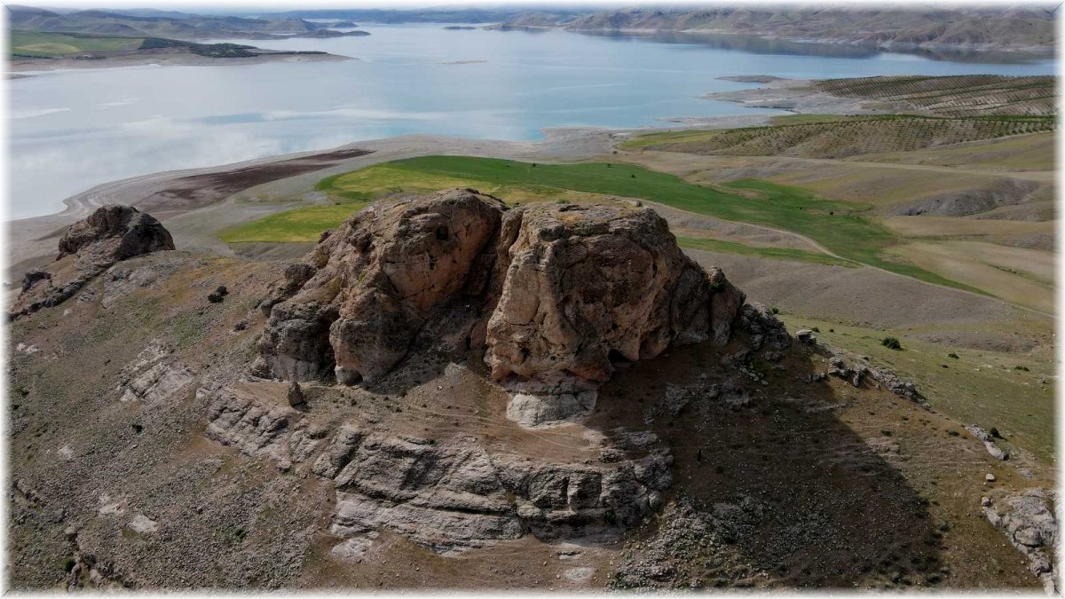 Urartular dönemine ait Tanrıverdi Kalesi ilk günkü ihtişamını koruyor